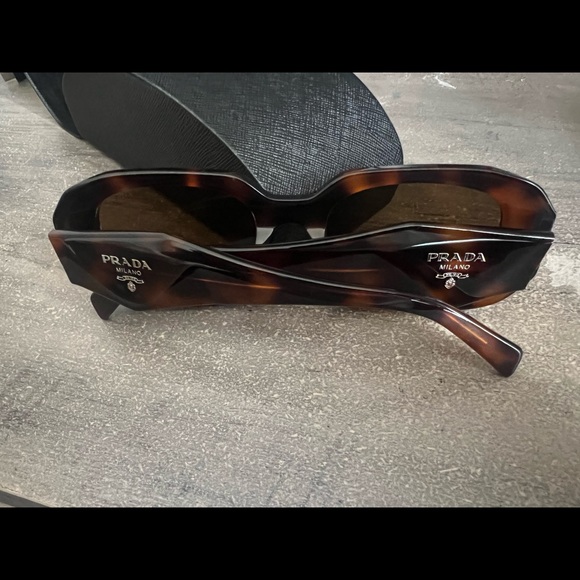 Prada sunglasses - Picture 2 of 4